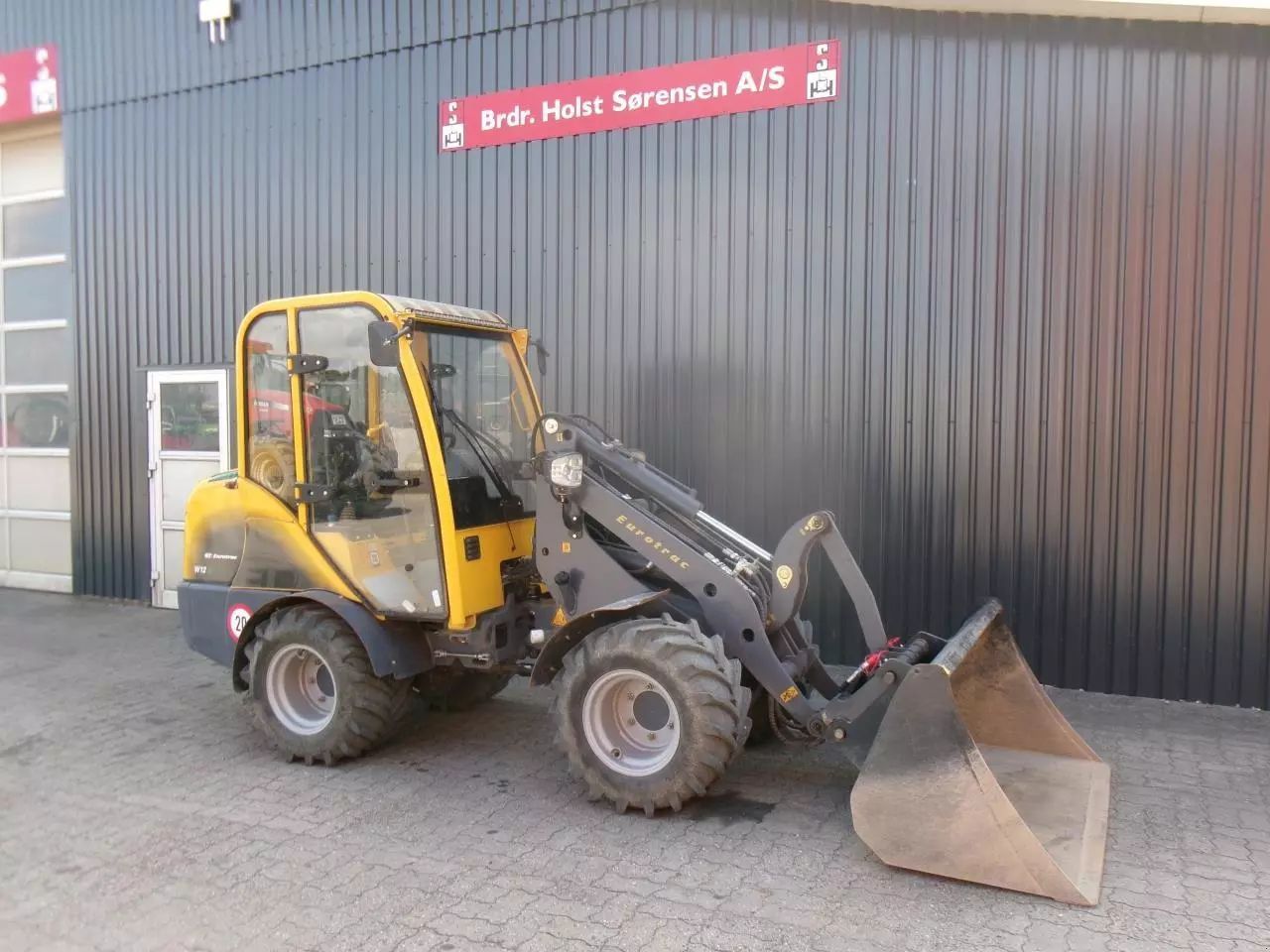 Eurotrac w12 Wheel loader €25,304