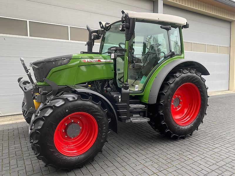 Fendt 211 Vario Tractor €106,000