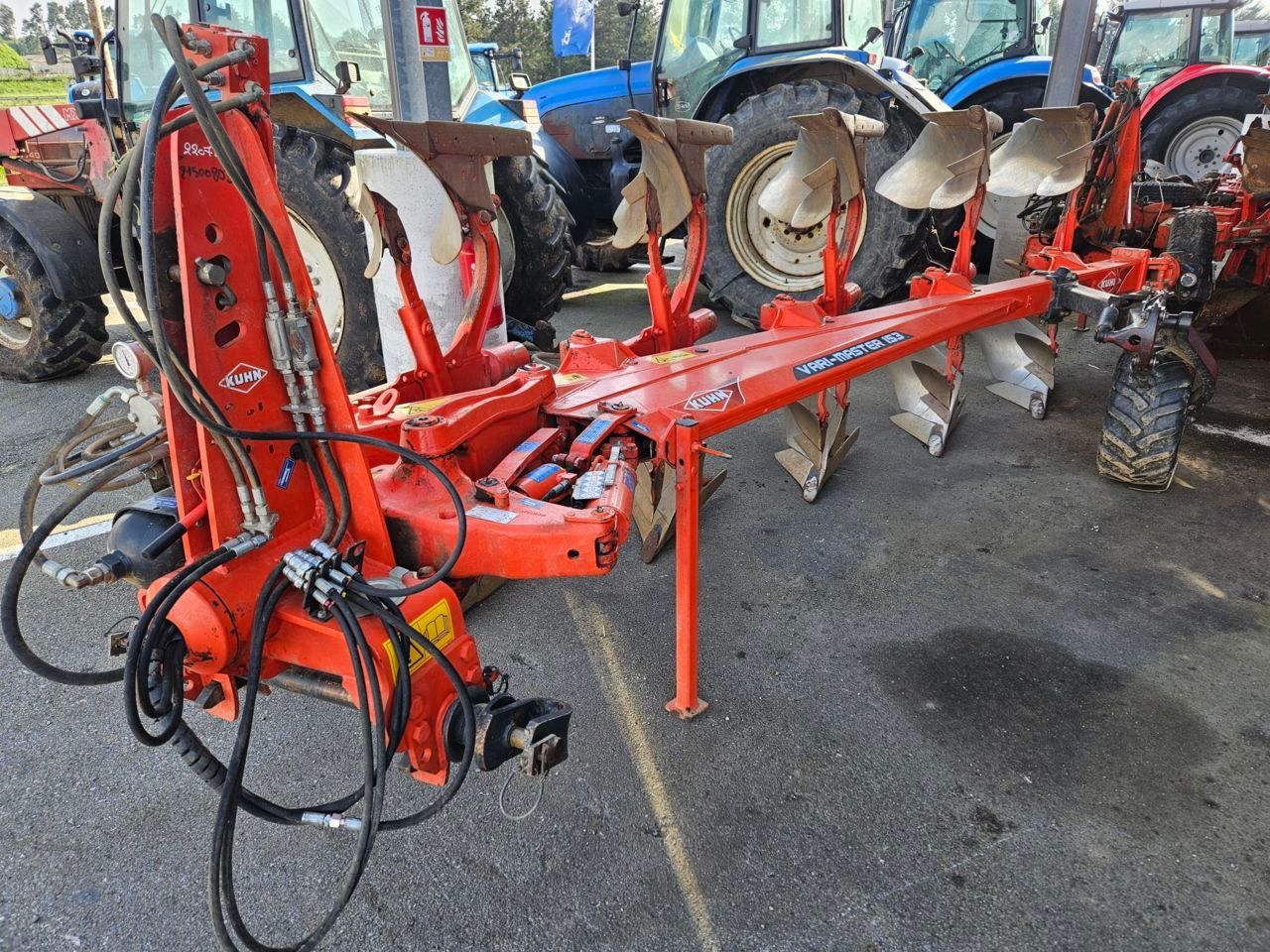 Kuhn varimaster 153 nsh Плуг 17 500 €