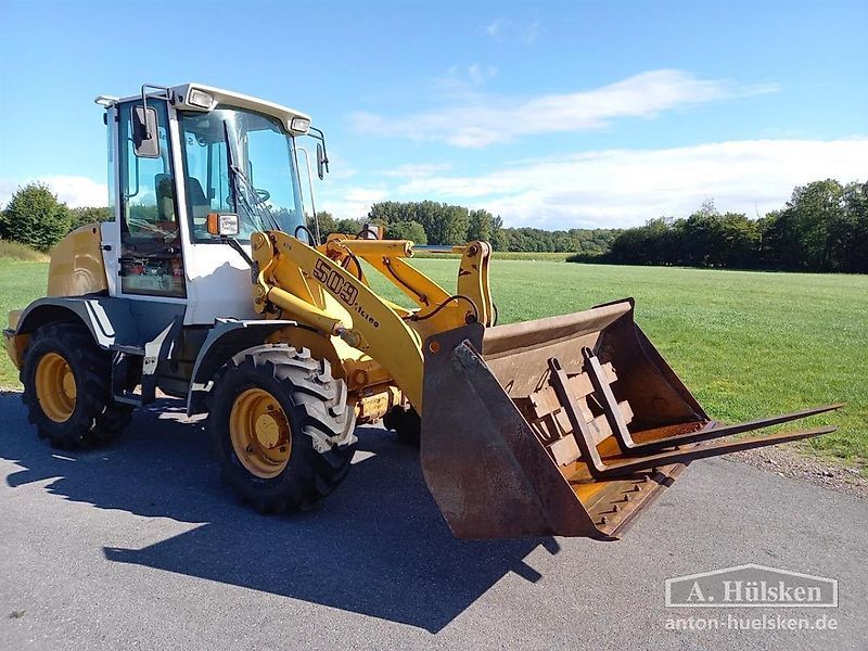 E-FARM: Liebherr 509 stereo inkl. schaufel und palettengabel - Radlader - id TAUJPGU - 21.900 € - Baujahr: 2004 - Abgelesene Motorstunden: 9.850,Motorleistung (PS): 73,Deutschland