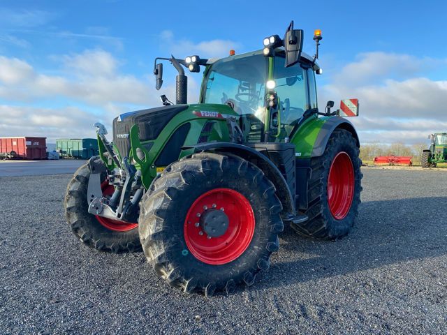 E-FARM: Fendt 720 Vario PowerPlus - Traktor - id CIESV6H - 150 000 EUR - Gyártási év: 2023 - Üzemóra (motor): 1395,Motor teljesítménye (LE): 209,Franciaország