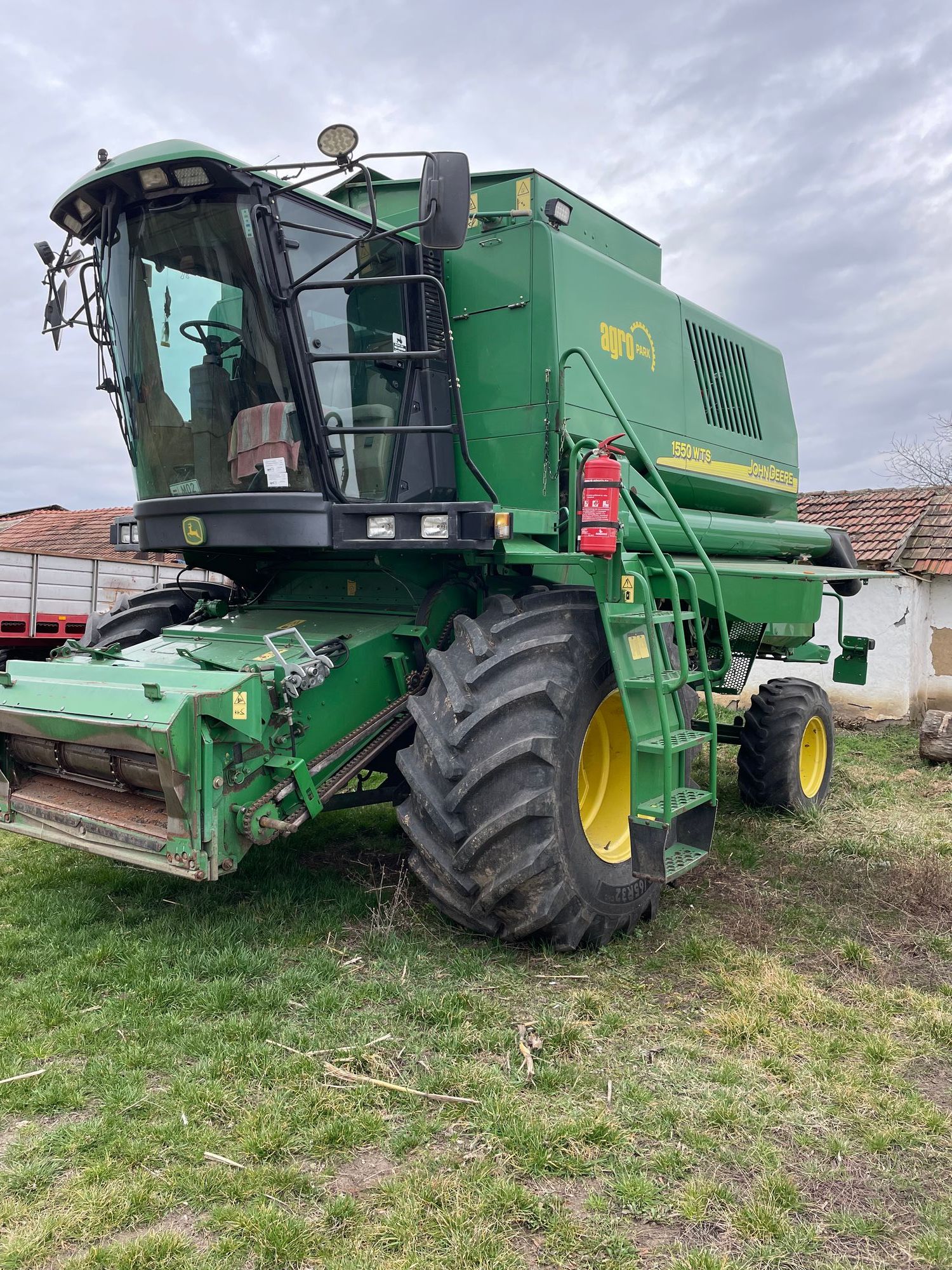 E-FARM: John Deere 1550 - Moissoneuse-batteuse - id GLNRU9X - 50 000 € - Année: 2008 - Lecture du nombre d'heure: 3 000,Puissance du moteur (chevaux): 43,Hongrie