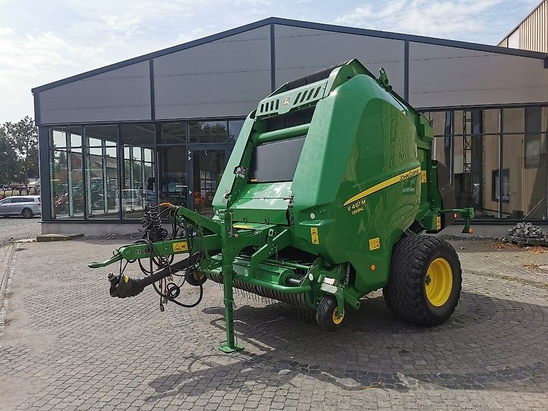 John Deere V461M baler €35,380