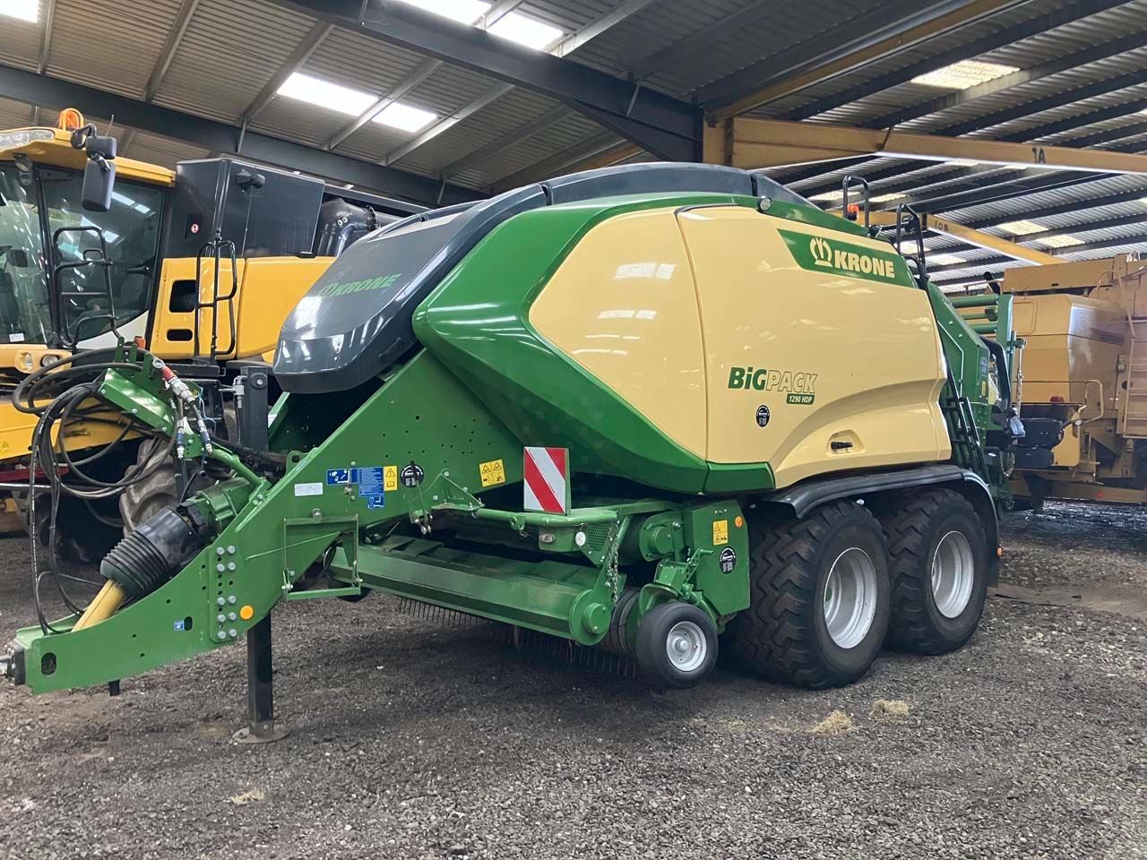 E-FARM: Krone Big Pack 1290 HDP - Baler - id WJV3BMA - €121,879 - Year of construction: 2022 - Total number of bales produced: 21,650,United Kingdom