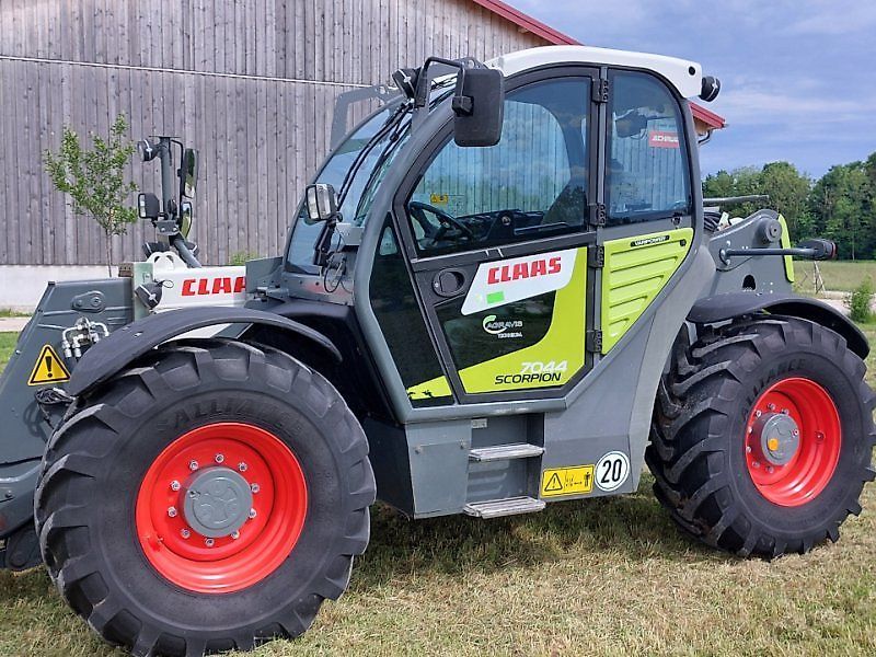 E-FARM: Claas scorpion 7044 - Ładowacz teleskopowy - id MYBXCHJ - 44 118 € - Rok produkcji: 2016 - Motogodziny: 6200,Moc silnika: 122,Niemcy