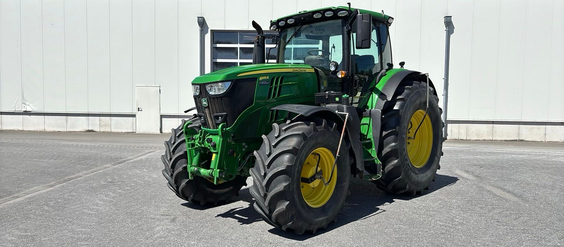 John Deere 6195 R Tractor €81,000