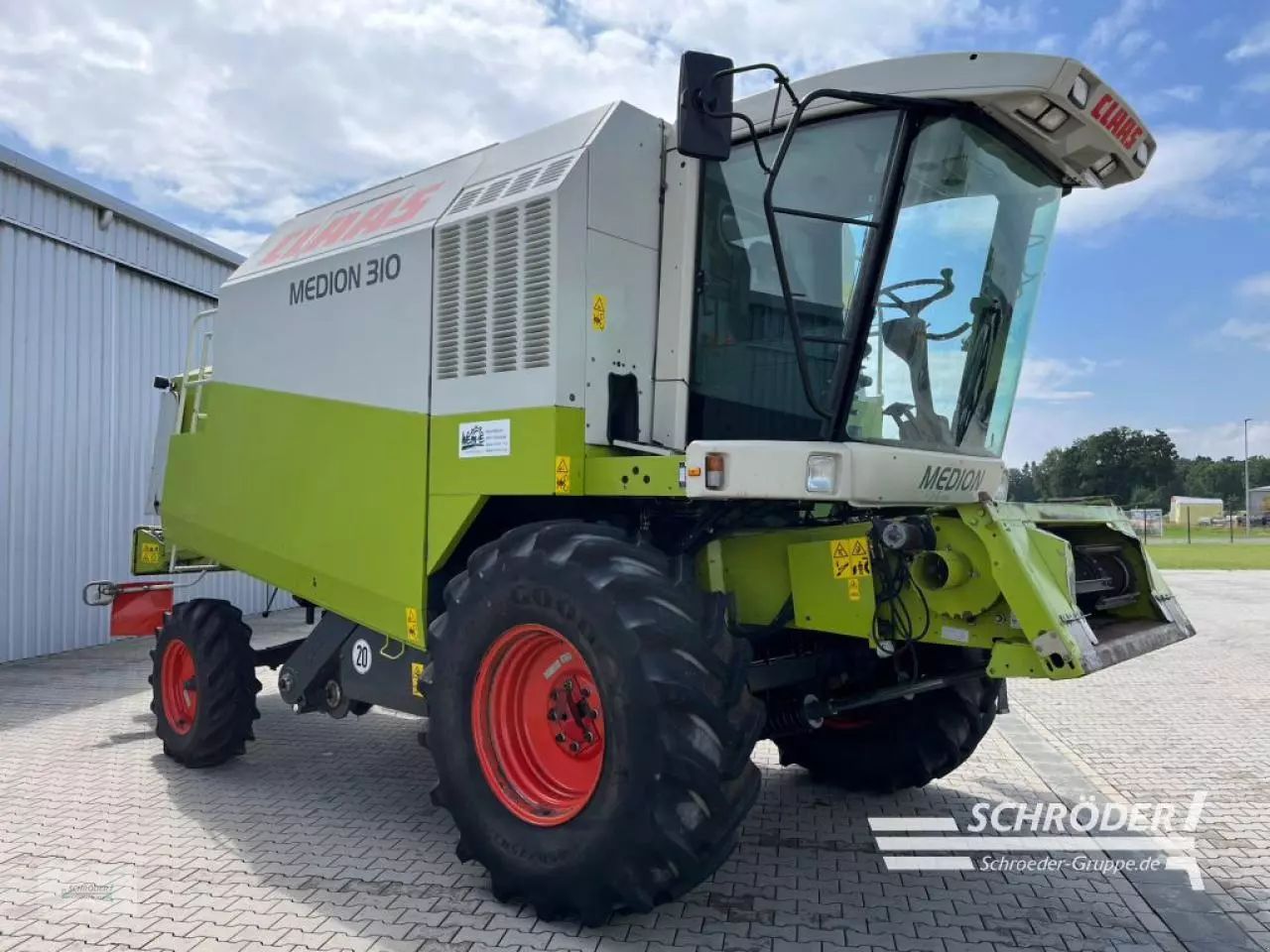E-FARM: Claas Medion 310 - Cosechadora - id NPEK5QB - 52.000 € - Año: 2002 - Horas: 2240,Potencia del motor: 185,Alemania