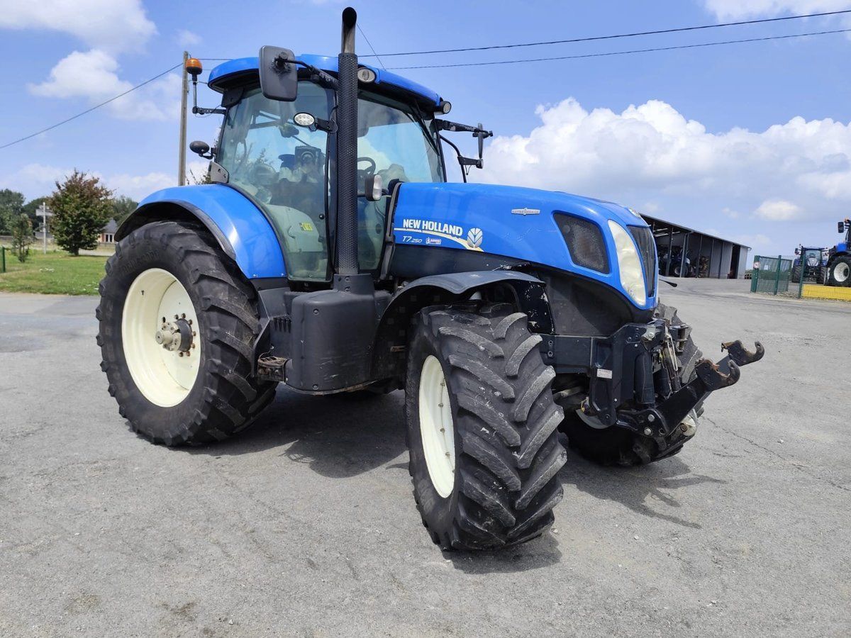 E-FARM: New Holland T7.250 - Traktor - id UYUVJ8E - 44 000 EUR - Gyártási év: 2013 - Üzemóra (motor): 8500,Motor teljesítménye (LE): 200,Franciaország