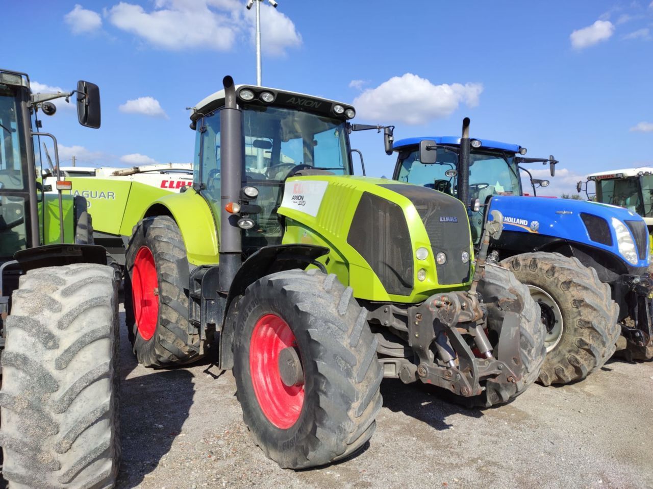 E-FARM: Claas Axion 810 - Traktor - id AJ3QNGM - 29.000 € - Baujahr: 2009 - Abgelesene Motorstunden: 10.000,Italien