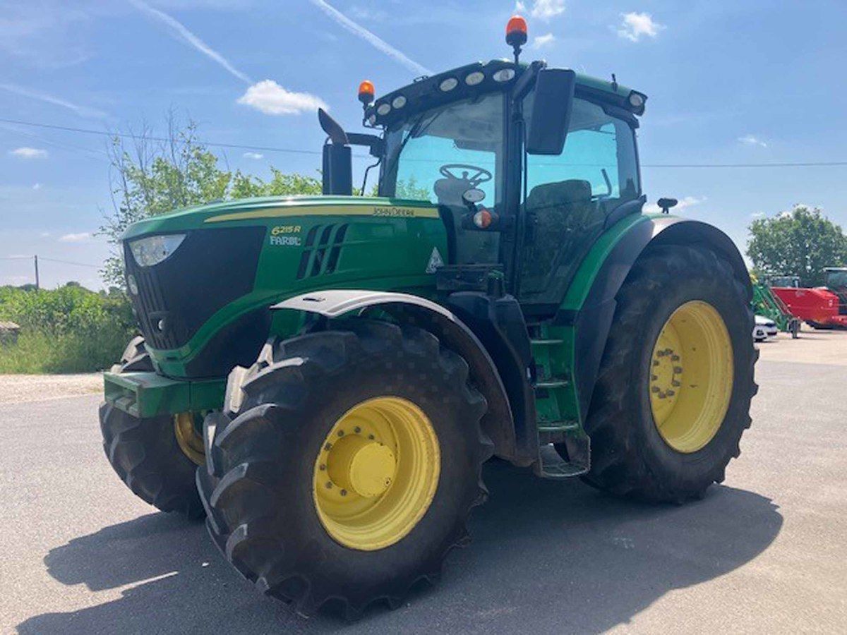 E-FARM: John Deere 6215 R - Traktor - id YN9QHU3 - Baujahr: 2015 - Abgelesene Motorstunden: 7.150,Motorleistung (PS): 215,Vereinigtes Königreich