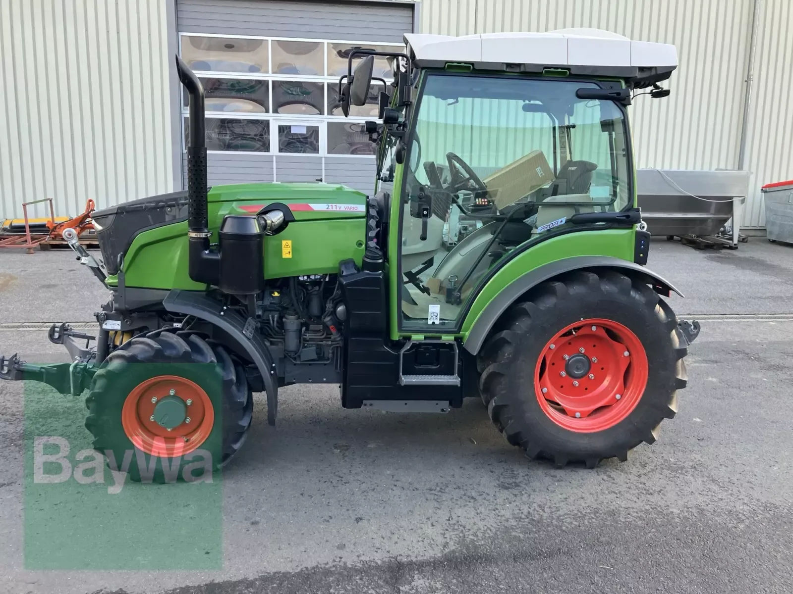 E-FARM: Fendt 211 Vario - Трактор - id E1BC2DC - 111 500 € - Работни часове на двигателя: 120 - Германия