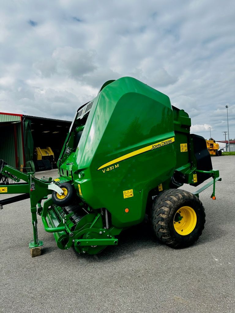 E-FARM: John Deere V451M - Presă de balotat - id ATTERSD - 27.000 EUR - Anul: 2018 - Numărul total de baloți produși: 10.232,Franța