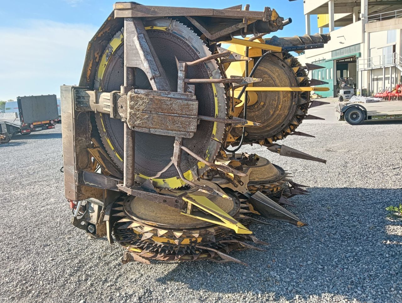 E-FARM: Kemper 460 - Erntevorsatz - id CNMGCEZ - 12.000 € - Baujahr: 2010 - Italien