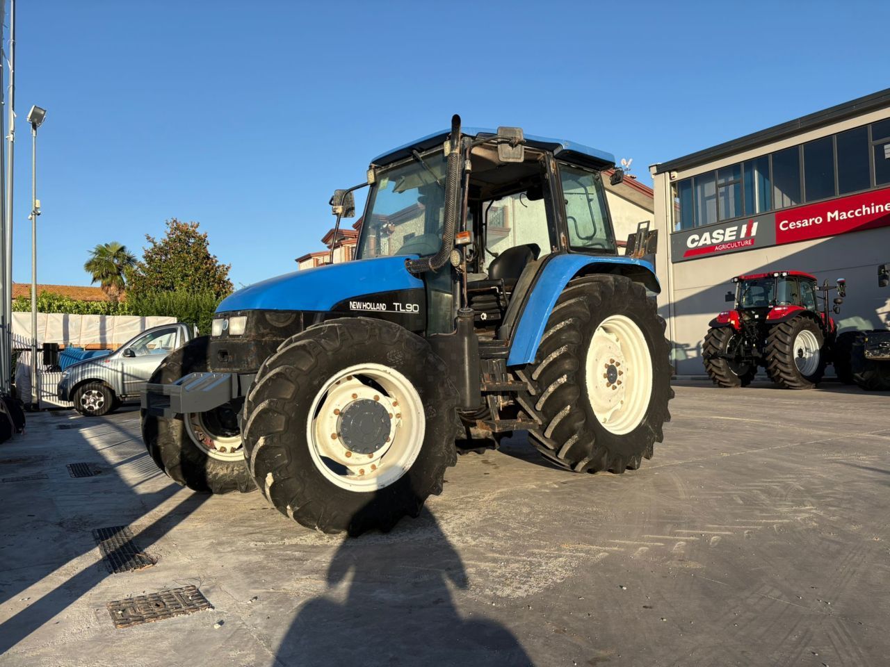 E-FARM: New Holland TL90 - Tractor - id X5JLHRH - Año: 2004 - Potencia del motor: 90,Italia