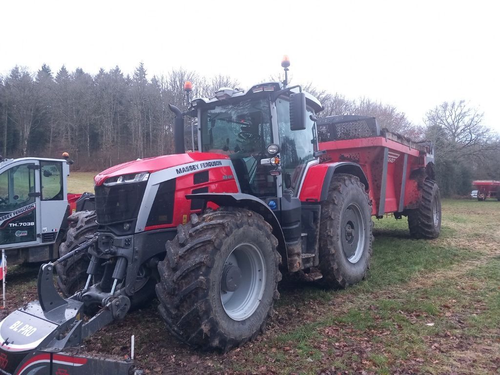 Massey Ferguson 8S.225 Tractor €125,000