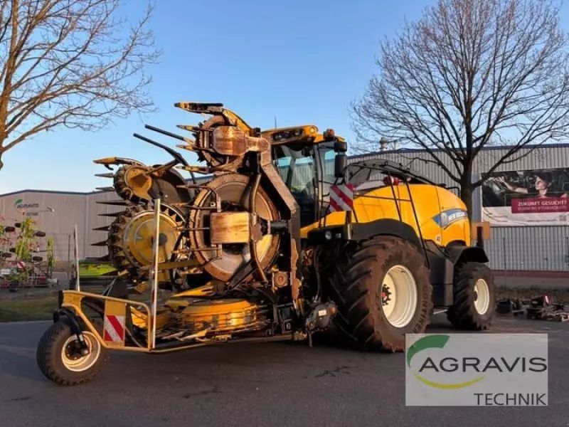 E-FARM: New Holland FR 700 - Feldhäcksler (selbstfahrend) - id KN2TUWR - 144.900 € - Baujahr: 2017 - Abgelesene Motorstunden: 2.265,Deutschland