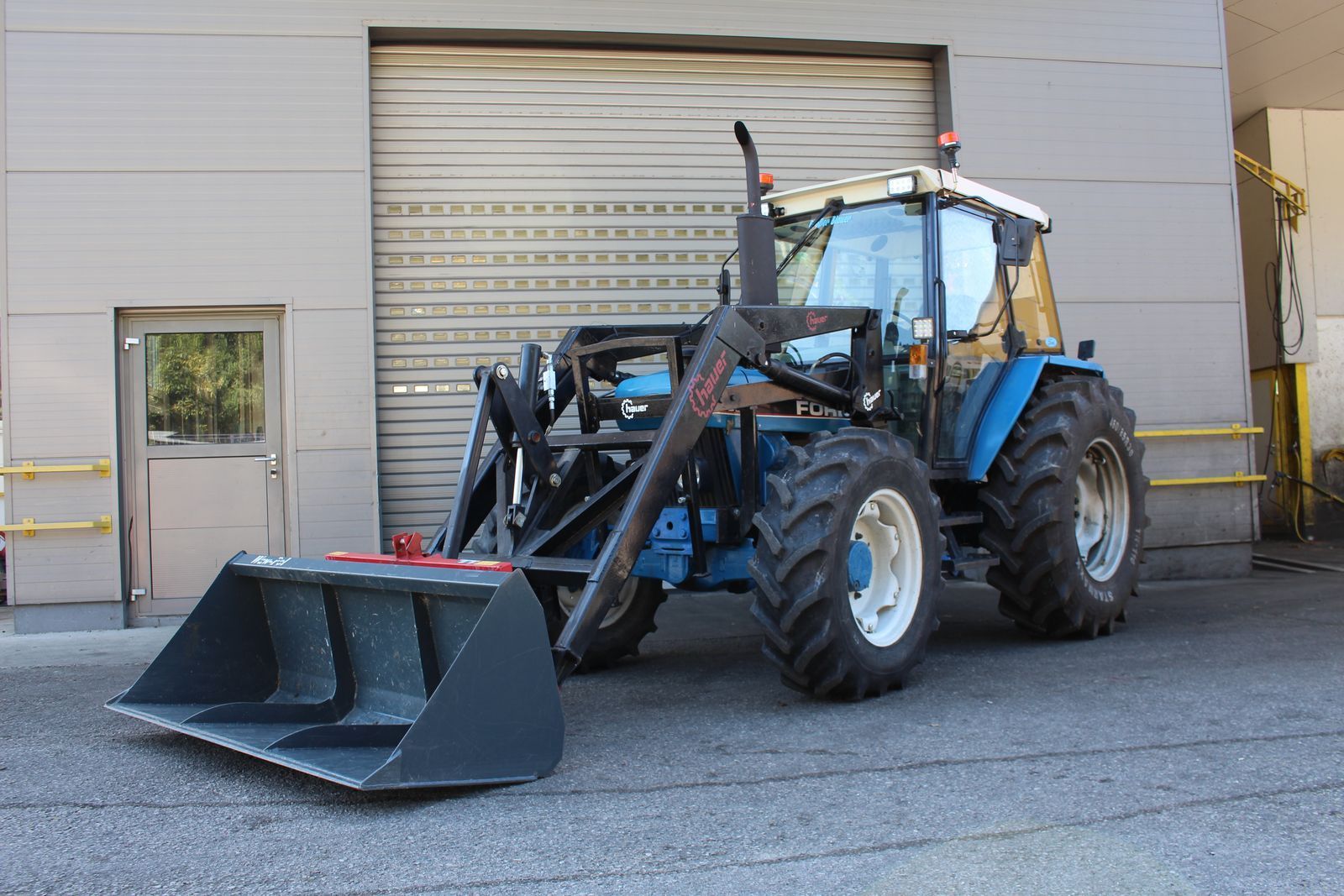 E-FARM: Ford 4830 - Tractor - id CBQIWHE - €22,417 - Year of construction: 1992 - Engine hours: 4,840,Engine power (HP): 72,Austria