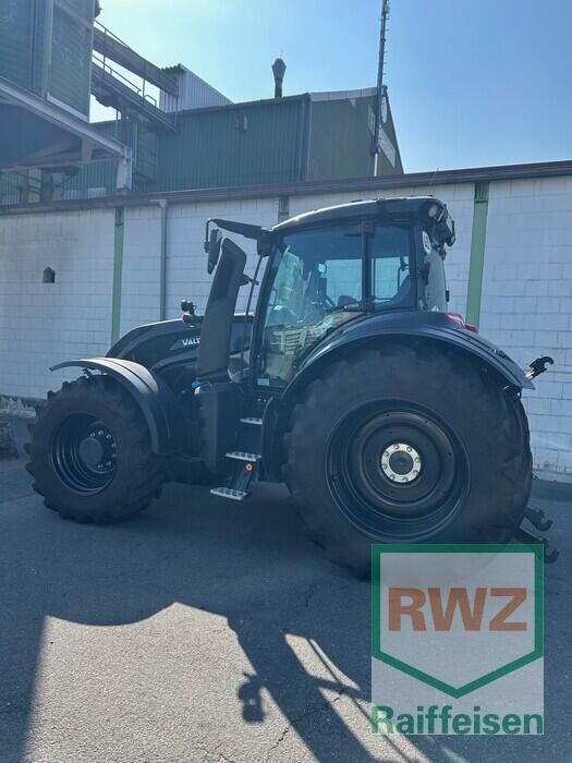 Valtra T215D Traktor 158 824 €