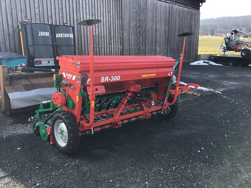 E-FARM: AGRO-MASZ sr 300 sämaschine elektrische fahrgassenschaltung - Drillmaschine - id 5MZYD7C - Baujahr: 2025 - Deutschland