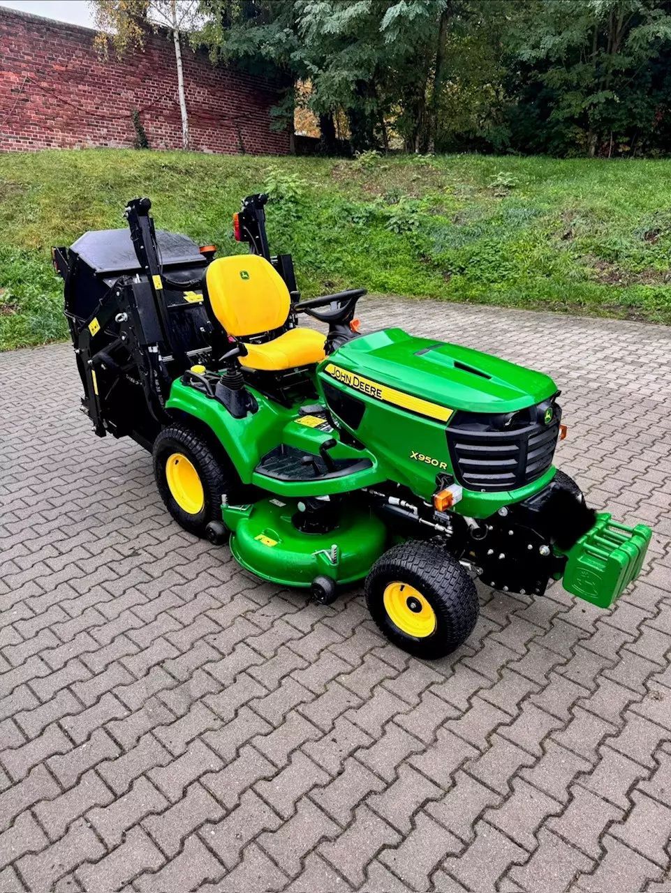 John Deere X950R Fűnyíró 25 000 EUR