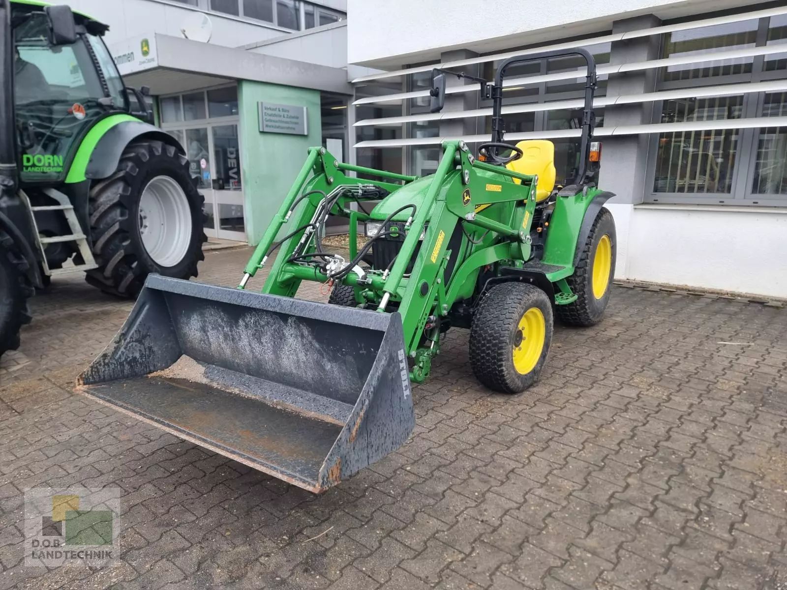 E-FARM: John Deere 3520 - Tracteur - id V859GNH - 24 500 € - Année: 2010 - Lecture du nombre d'heure: 1 387,Puissance du moteur (chevaux): 37,Allemagne