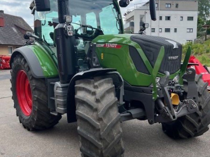 E-FARM: Fendt 314 Vario ProfiPlus - Tractor - id B77T9YB - 136.500 € - Año: 2023 - Horas: 280,Potencia del motor: 132,Alemania