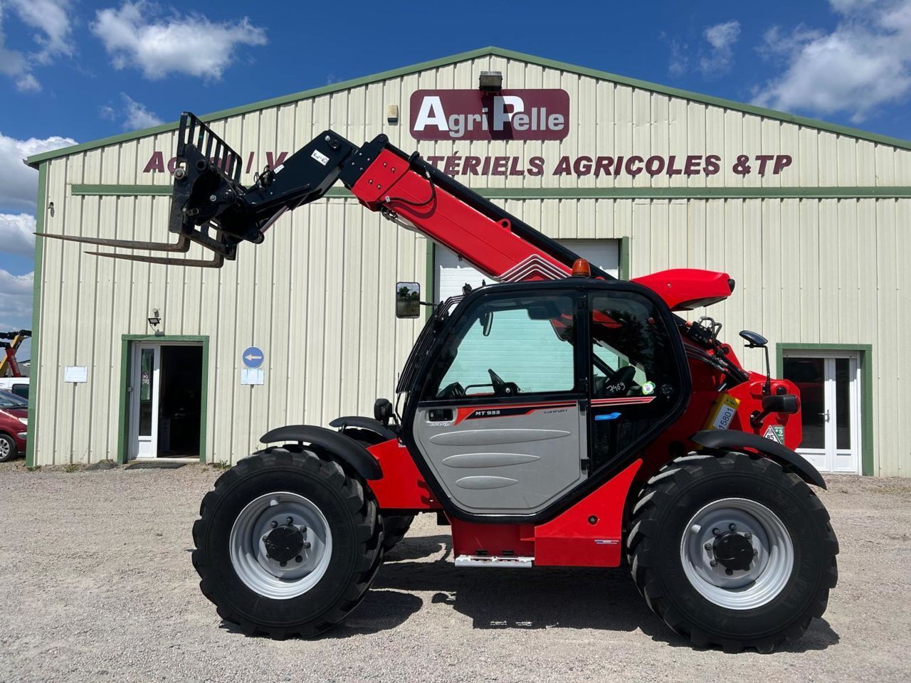 E-FARM: Manitou mt933 - Chargeur télescopique  - id QVJGTIF - 57 000 € - Année: 2022 - Lecture du nombre d'heure: 1 687,France