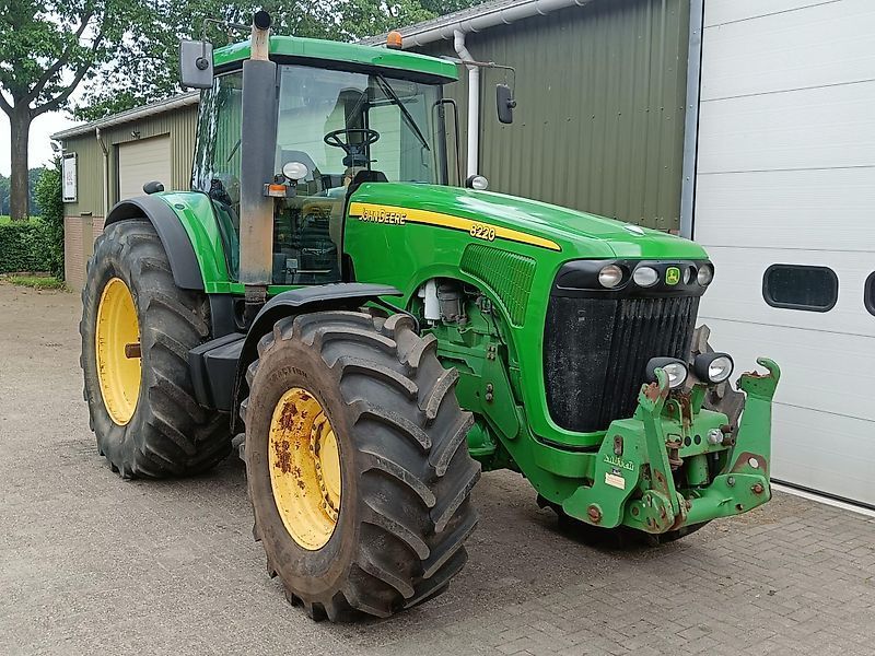 John Deere 8220 Traktor