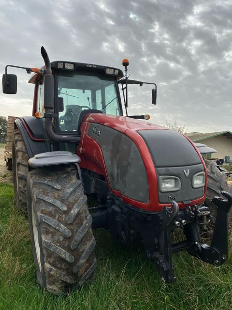 E-FARM: Valtra T171 - Tracteur - id IFEBMPK - 45 000 € - Année: 2007 - Lecture du nombre d'heure: 5 200,Puissance du moteur (chevaux): 180,France