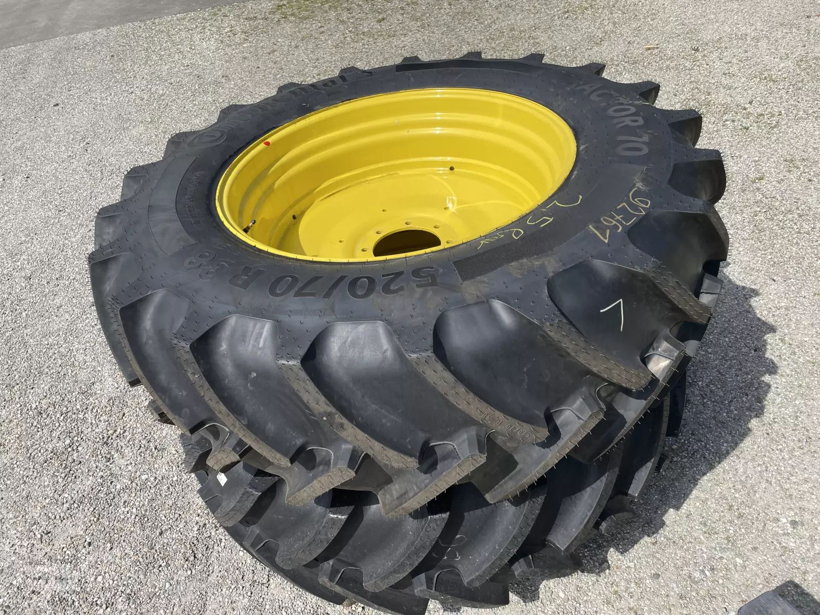 E-FARM: Continental 520/70 r 38 - Räder und Raupenlaufwerk - id 9W8GETF - 4.000 € - Baujahr: 2022 - Deutschland