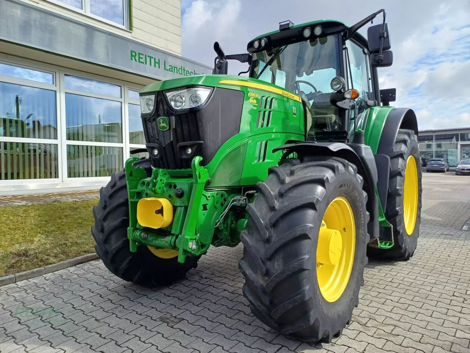 John Deere 6195 M Tractor 93.000 €