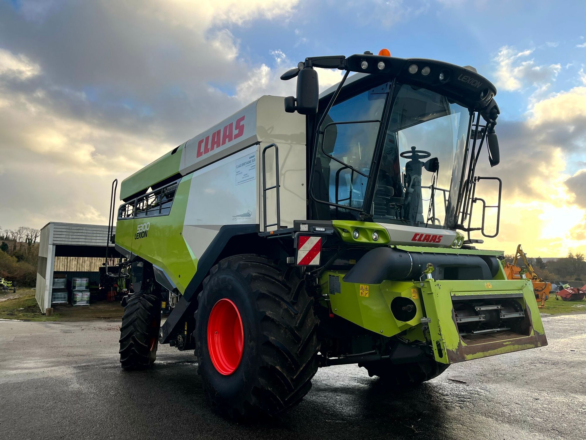 Claas Lexion 5300 Combine harvester €228,000