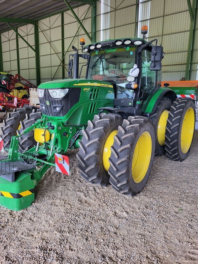 E-FARM: John Deere 6110 R - Traktor - id 2MPDFP9 - 63.000 € - Baujahr: 2017 - Abgelesene Motorstunden: 4.700,Motorleistung (PS): 110,Frankreich