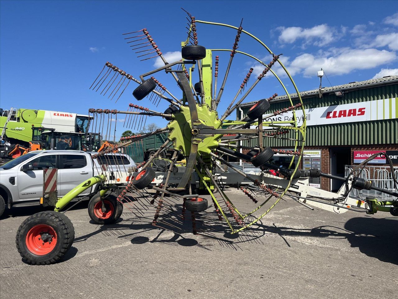 E-FARM: Claas Liner 2900 - Tedder - id K7HUAFN - 14.034 € - Año: 2013 - Reino Unido