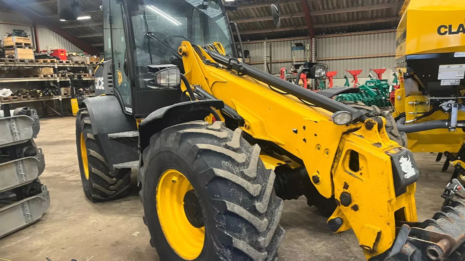 JCB 320s Chargeuse sur pneus 52 861 €
