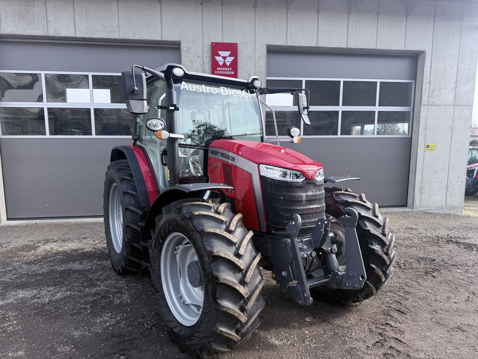 Massey Ferguson 5M.115 Tractor