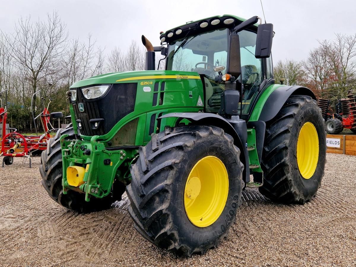 John Deere 6250R Traktor 79.665 €