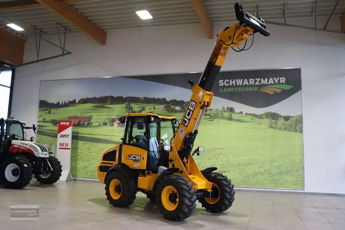 E-FARM: JCB tm 220 agri stufe 5 - Ratinis krautuvas - id SDXWP4P - 93 800 € - Gamybos metai: 2023 - Variklio darbo valandos: 270,Variklio galia (AG): 75,Austrija