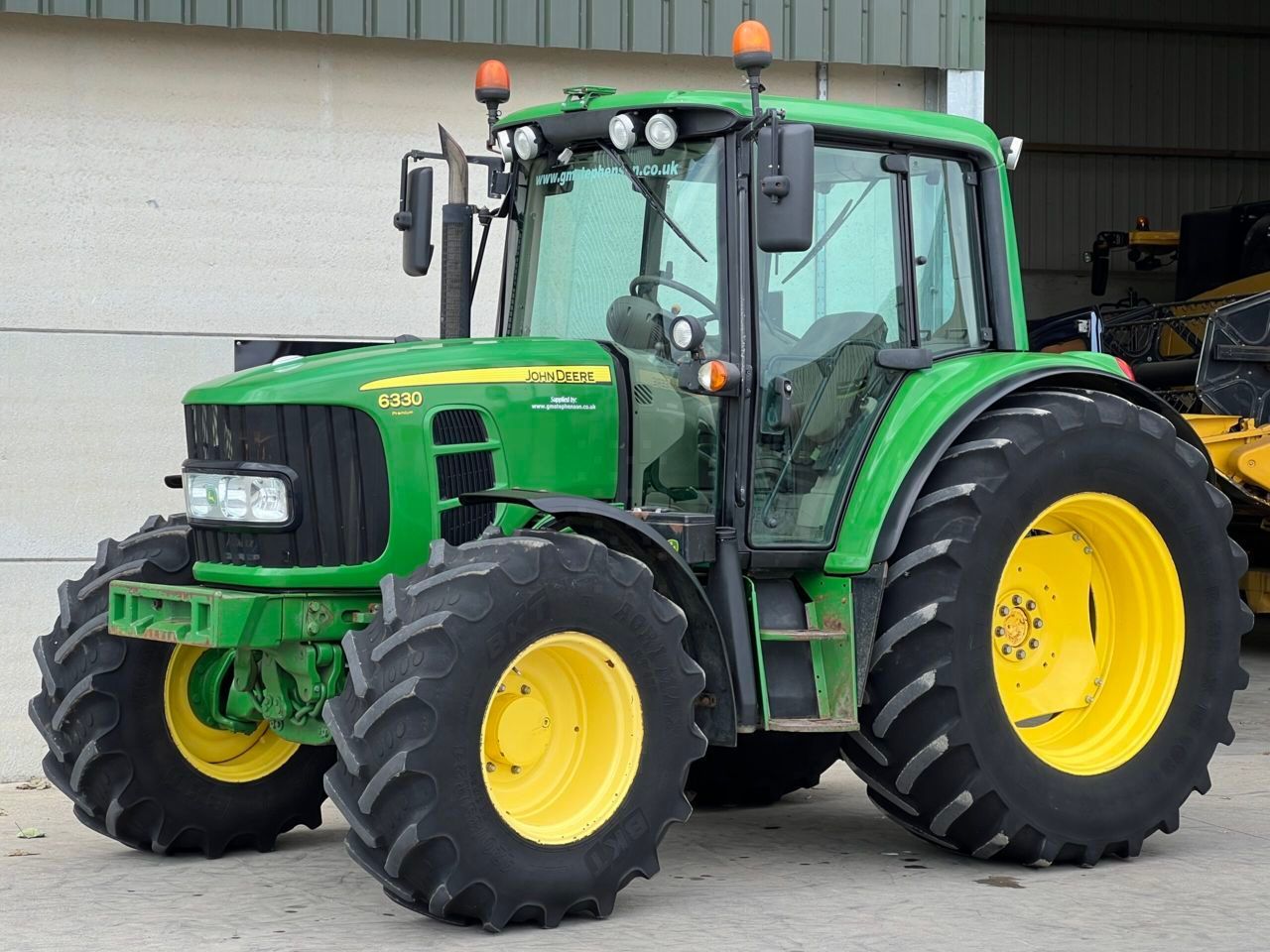 E-FARM: John Deere 6330 Premium - Traktor - id 8JABD8G - 39 836 EUR - Gyártási év: 2008 - Üzemóra (motor): 7235,Egyesült Királyság