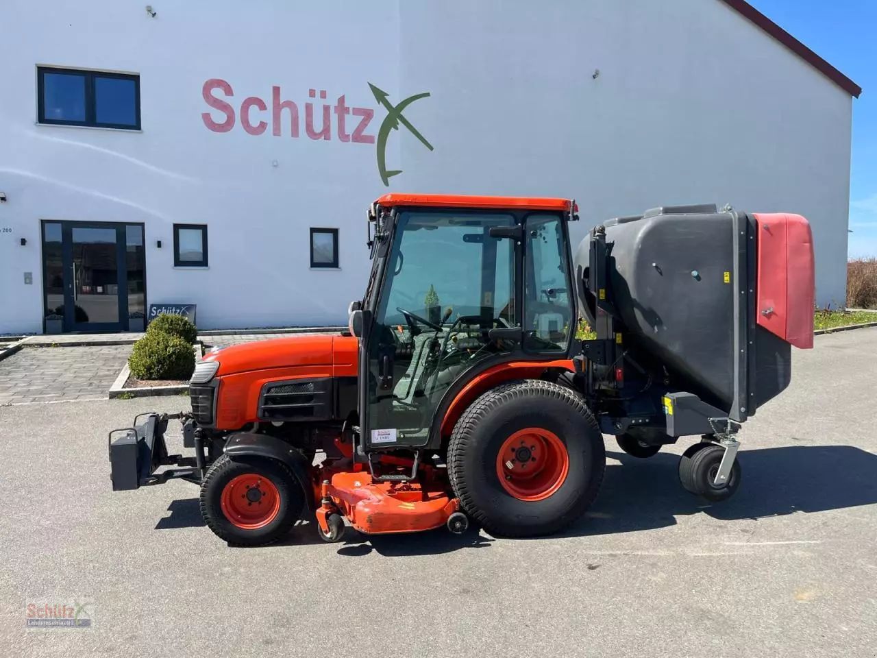E-FARM: Kubota b3030 rasenmäher mit grüngutbehälter, hochentlader - Tondeuse - id 7QKQ9EW - 17 500 € - Année: 2011 - Allemagne