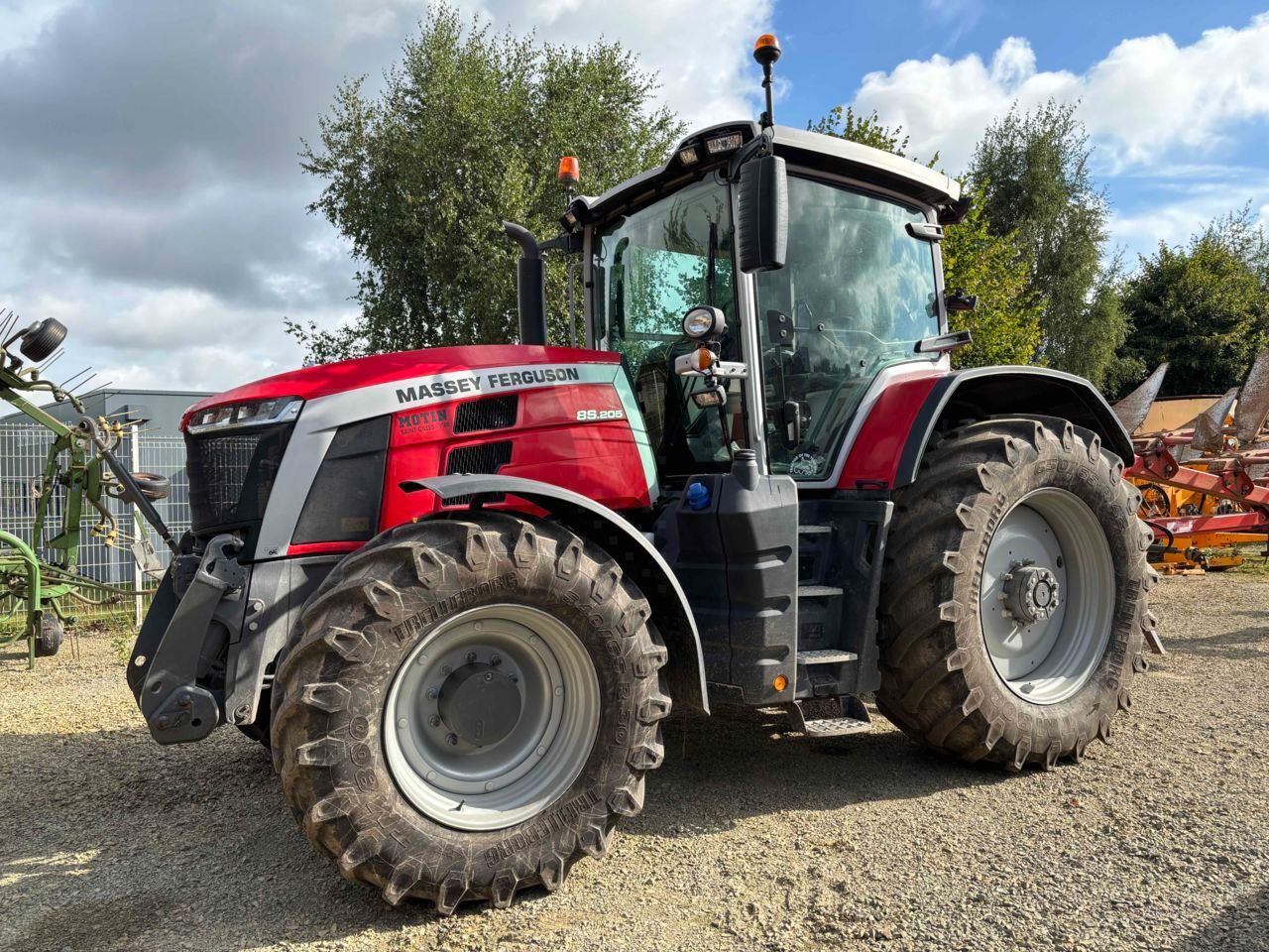 E-FARM: Massey Ferguson 8S.205 - Traktorius - id B5E2RYI - 106 000 € - Gamybos metai: 2022 - Variklio darbo valandos: 1 650,Variklio galia (AG): 205,Prancūzija