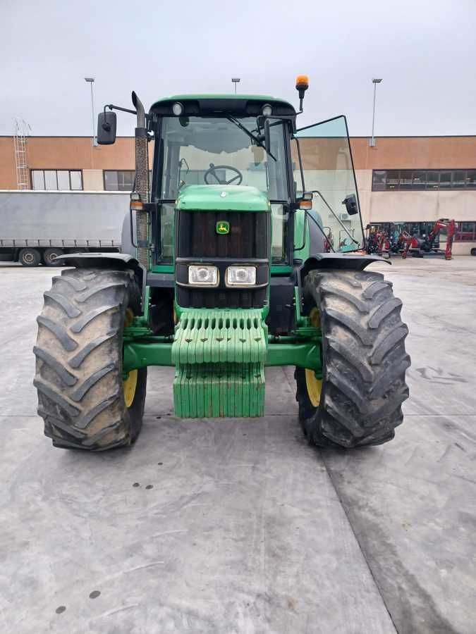 John Deere 6520 Tractor €46,000