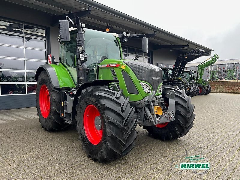 Fendt 718 Vario Traktor 197 900 EUR