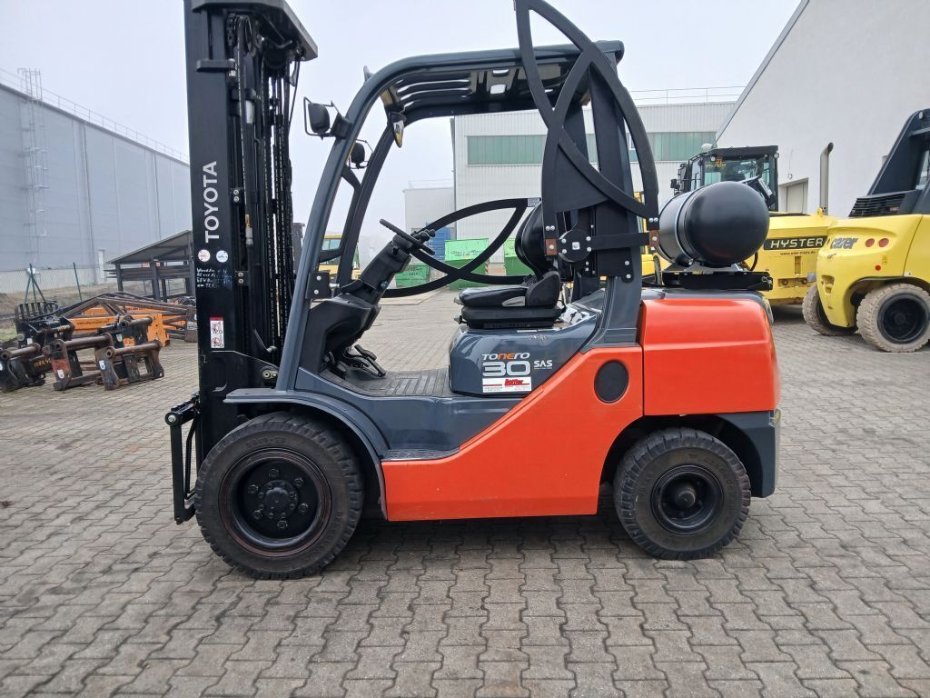 TOYOTA 02-8fgf30 Gabelstapler 13.900 €
