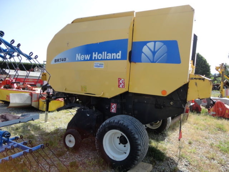 New Holland BR740 baler €9,900