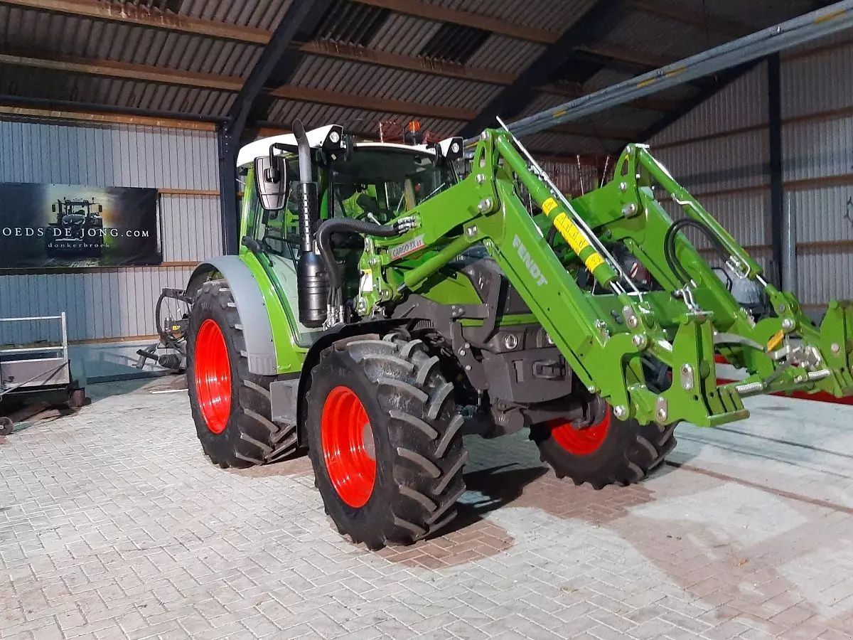 Fendt 211 Vario Tractor