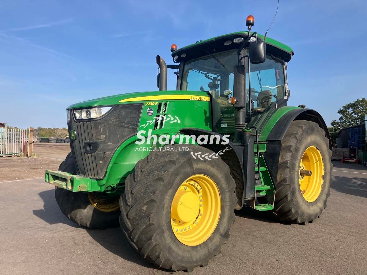 E-FARM: John Deere 7230 R - Tractor - id 1RRWPAX - 68.620 EUR - Anul: 2015 - Citeste ore: 6.009,Muterea motorului: 230,Regatul Unit