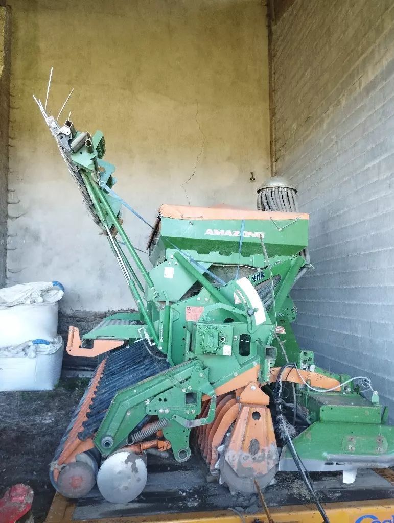 E-FARM: Amazone disques - Combinație de semănatoare - id WDD5TMZ - 13.500 EUR - Anul: 2002 - Franța