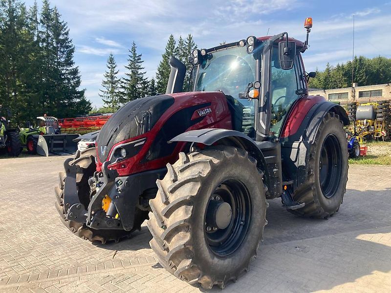 E-FARM: Valtra T254 - Tractor - id 4TCYWT7 - €115,000 - Year of construction: 2021 - Engine hours: 1,395,Engine power (HP): 254,Latvia