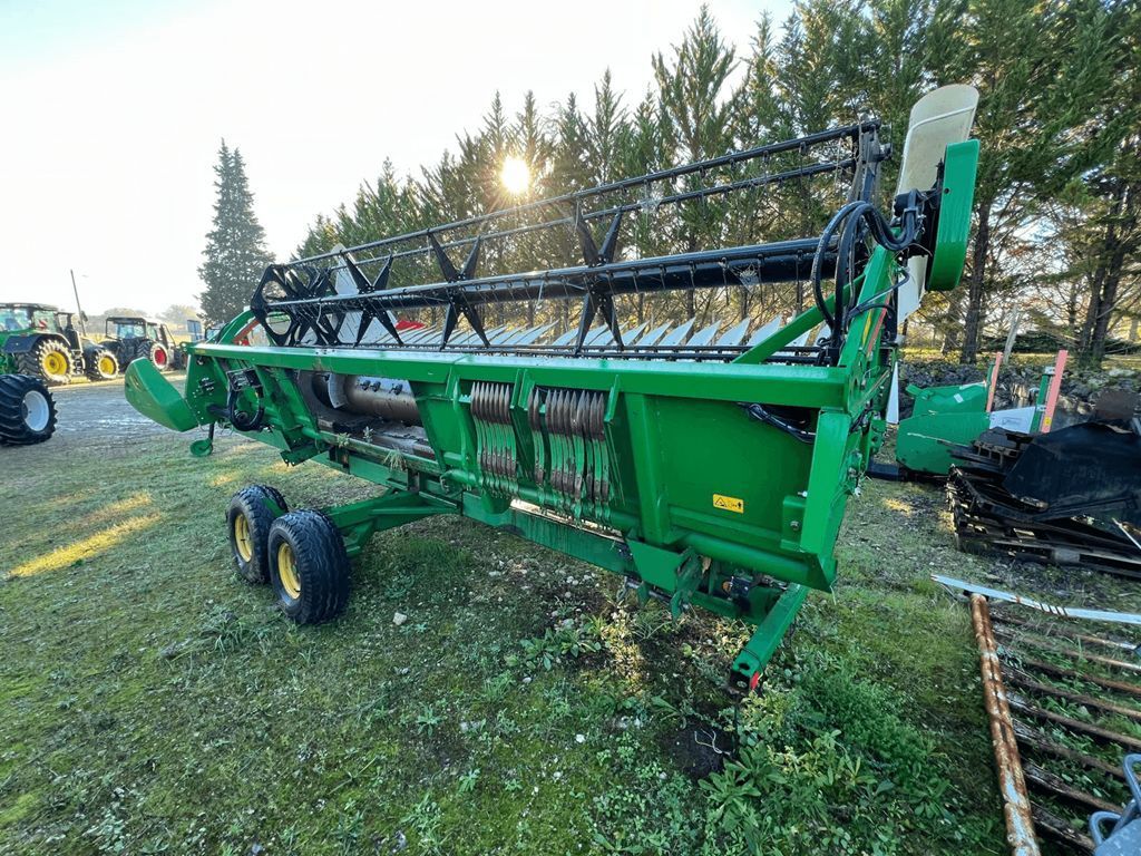 E-FARM: John Deere 620R - Cabezal - id PBIZVR4 - 13.000 € - Año: 2015 - Francia